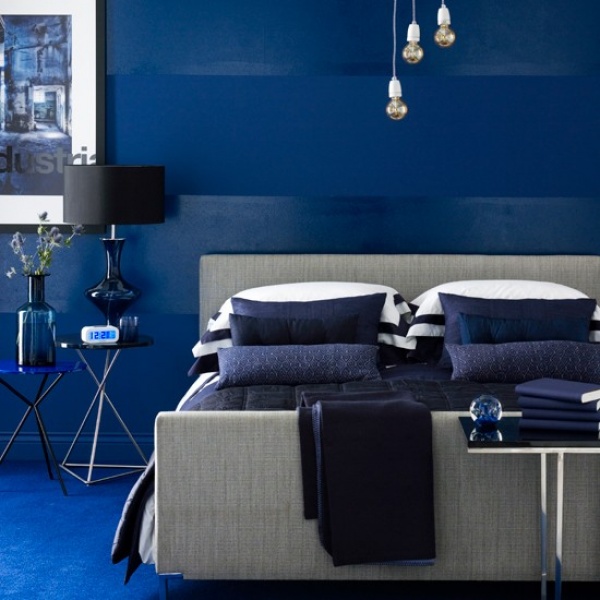 غرف النوم الفندقية باللون الازرق البحرى