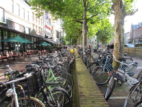 استئجار دراجة من اشهر الاشياء في امستردام