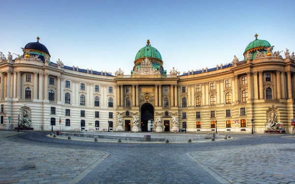 قصر هوفبرج الإمبراطوري من اهم الاماكن السياحية في فيينا