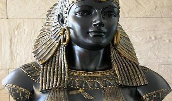 كليوباترا ملكة مصر الفرعونية