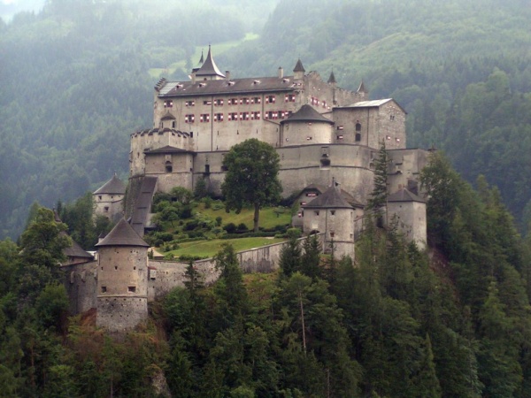 قلعة هوهنويرفن من اجمل القلاع في العالم