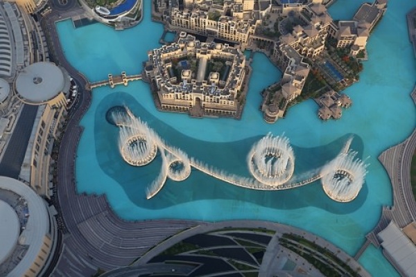 نافورة دبي من اجمل نافورات العالم