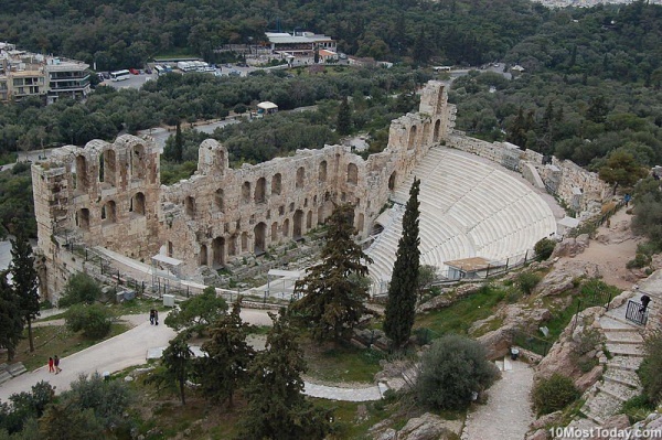 مسرح أوديون هيرودس أتيكوس من اجمل المسارح الرومانية